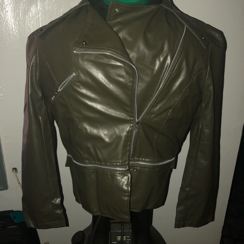 Women’s Leather Jacket w/ Zippers